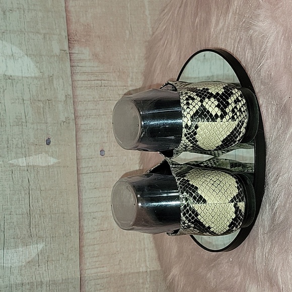 MARC FISHER Snakeskin Pointy Flats - Picture 5 of 6